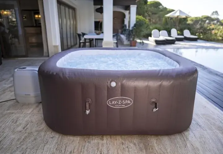 Basen, spa, jacuzzi: Wybierz idealne dla siebie! Poradnik eksperta
