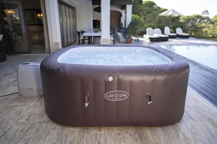 Basen, spa, jacuzzi: Wybierz idealne dla siebie! Poradnik eksperta