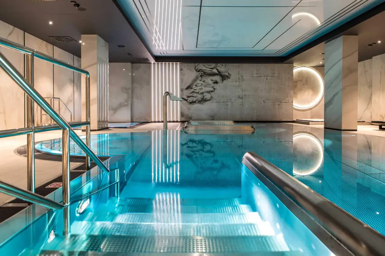 luksusowy basen spa