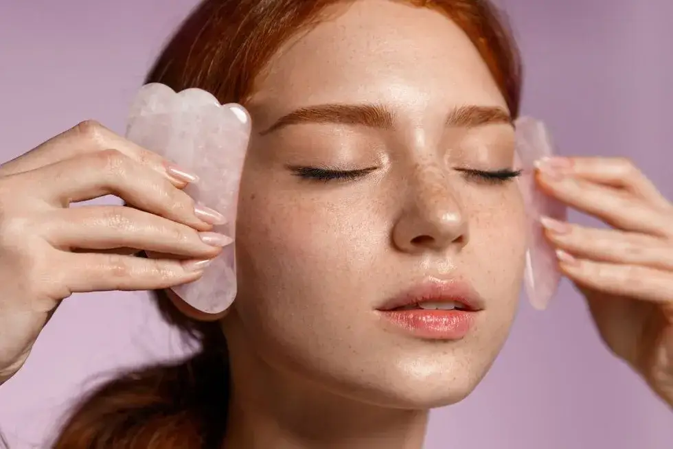 masaż gua sha rano